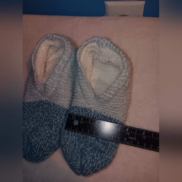 Slipper Socks and Aveeno Foot Mask Pre-owned - Picture 6 of 8